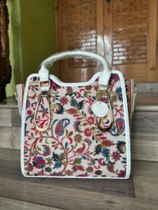 Bolso Tote de Cuero Genuino Bohemio Vintage Hecho a Mano para Mujer, Bandolera para Oficina, a la Moda para Verano y Otoño, Venta al por Mayor - Product Image 4