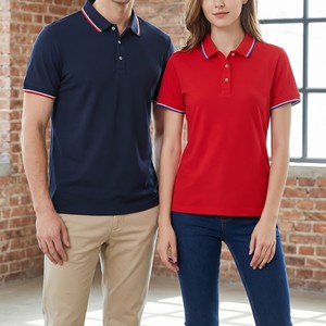 เสื้อโปโลแขนสั้นสีดำสำหรับผู้ชาย ทรงปกติ สีพื้น แต่งขอบตัดกัน พิมพ์โลโก้ด้านหน้า ชุดลำลอง - Product Image 2