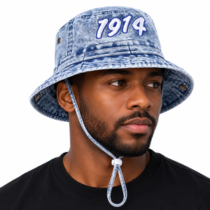 หมวกบักเก็ตปักลาย Phi Beta Sigma สีฟ้าอ่อน รุ่นปี 1914 สำหรับผู้ชาย ปีกกว้าง ผ้าฝ้ายฟอก พร้อมสายรัดคางปรับได้ - Product Image 1