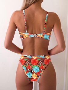 Conjunto de Bikini de 2 Piezas para Mujer, Top con Tirantes Anchos, Diseño Sexy, Estampado Floral, Cuello en V, Espalda con Lazos, Braguita de Talle Bajo - Product Image 3