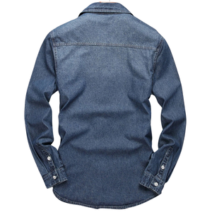 Camisa de mezclilla unisex personalizada de manga larga para exteriores, lavado oscuro, de algodón, con botones, corte regular, transpirable, con bolsillos de solapa en el pecho, de secado rápido. - Product Image 2