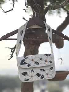 Sacs Potli en satin de coton brodés à la main en Inde, multicolores, avec cordon de serrage, pour cadeaux de mariage, cadeaux de fête, sacs de remerciement Shagun - Product Image 5