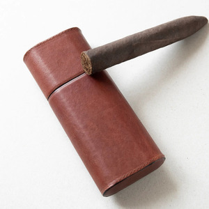 Estuche para cigarros de cuero genuino con cortador integrado, estuche de viaje para cigarros con cortador incorporado para una portabilidad y comodidad de lujo. - Product Image 1