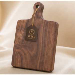 Planche à découper rectangulaire en bois massif avec trou de suspension rond pour la cuisine - Product Image 4