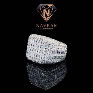 Bague de mariage scintillante en argent sterling 925 plaqué, design de luxe, entièrement sertie de moissanite ronde, passe le test du diamant - Product Image 2