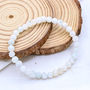 Bracelet extensible en pierres de lune blanches naturelles lisses et rondes, bijoux fins, Memoria Jewels - Product Image 1
