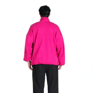 เสื้อแจ็คเก็ตซิปสีชมพูสดสำหรับผู้ชาย เสื้อผ้ากีฬาแบบกำหนดเอง น้ำหนักเบา แขนยาว เสื้อฝึกซ้อมกีฬา คอตั้ง ขายส่ง - Product Image 2