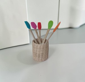 Soporte cilíndrico de mimbre tejido color crema claro para utensilios de cocina, herramientas de cocina, cucharas, ollas, botellas de vino, almacenamiento y exhibición. - Product Image 1