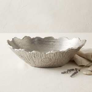 Bol de service moderne et unique en aluminium, fait main, avec bordure argentée déchirée, pour décoration d'intérieur de luxe, pièce maîtresse asymétrique - Product Image 3