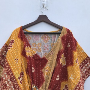ชุดคลุมอาบน้ำสไตล์วินเทจ Kantha สำหรับผู้หญิง ผ้าฝ้ายคอวี ปิดด้วยเชือกผูก ระบายอากาศได้ดี เหมาะสำหรับใส่ไปชายหาดในฤดูร้อน - Product Image 4