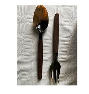 Juego de Servir alad, Hecho a Mano, de Cuerno de Búfalo, Juego de Servir Ensaladas de Madera Natural con 2 Espátulas, Utensilios Hechos a Mano Sostenibles - Product Image 1