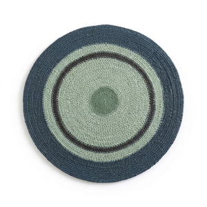 Posavasos redondos de mimbre tejido a rayas rojas y beige, adecuados para vajilla, servicio de té y café, y como tapetes y almohadillas decorativas. - Product Image 3