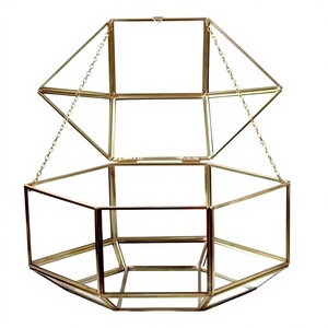 Terrario Geométrico Redondo de Metal Dorado Pulido para Plantas de Mesa - Product Image 1