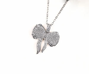 Colgante delicado de plata de ley con moissanita de corte redondo en forma de lazo, chapado en rodio, estilo hip hop, regalo de San Valentín para ella - Product Image 4