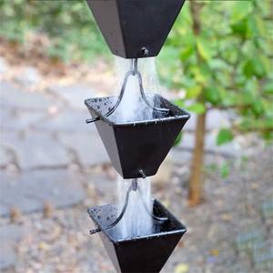 Chaîne de pluie élégante en cuivre au design moderne du milieu du siècle, faite à la main et résistante aux intempéries pour la décoration d'entrée et de jardin - Product Image 2