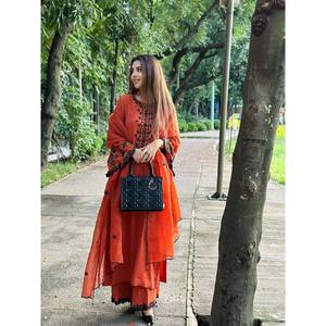 Ensemble haut-bas et dupatta élégant pour femmes, taille XL, en tissu chiffon avec broderie de fils et de paillettes - Product Image 6