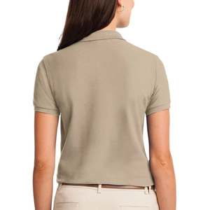 เสื้อโปโลผู้หญิงสีเบจคุณภาพสูงแบบขายส่ง ออกแบบได้ตามต้องการ ระบายอากาศได้ดี คอปกคลาสสิก ผ้าระบายอากาศ เสื้อโปโลสำหรับออกกำลังกาย - Product Image 2