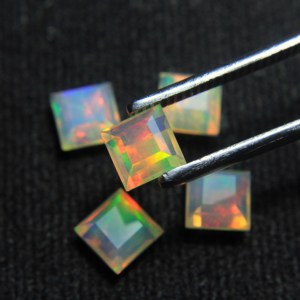 Ópalo natural cuadrado con corte escalonado, piedra preciosa de 6 mm, calidad súper fina, juego de colores, ópalo multicolor para joyería - Product Image 1