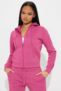 Conjunto deportivo de dos piezas con sudadera con capucha y cremallera, top corto y pantalones para mujer, hecho en Pakistán. - Product Image 5