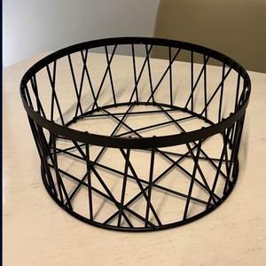 Diseño de alambre metálico: el diseño de alambre abierto proporciona excelente visibilidad y ventilación. - Product Image 1
