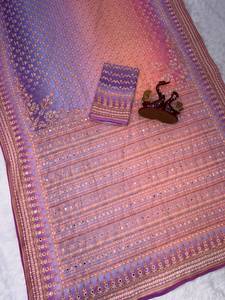 Sari de georgette sintético con hermoso corte de diseñador, adornado con pedrería y espejos, combinado con una prenda de blusa sin coser de georgette sintética. - Product Image 2