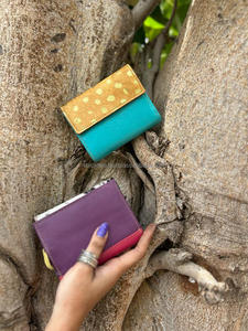 Cartera pequeña de tres pliegues de cuero reciclado hecha a mano para mujer, tarjetero de lujo de diseñador de alta calidad, carteras de piel de vaca - Product Image 4