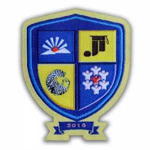 Parche de escudo bordado con bandera 2018 y cuadrantes simbólicos, diseño de fieltro no tejido para coser, ideal para regalos. - Product Image 1
