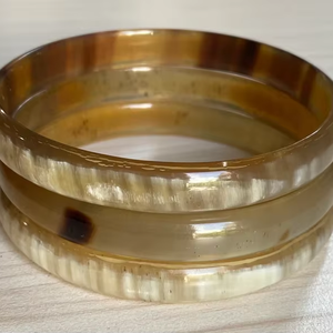 Brazalete de Cuerno de Búfalo Ecológico, Hecho a Mano, con Diseño de Serpiente en Espiral, Estilo Moderno, Regalo de Boda Perfecto - Product Image 1