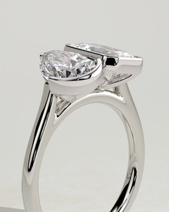 แหวนหมั้นเพชรแล็บโกรว์ Calvellae Pear and Emerald Bezel และ Half Bezel Toi et Moi พร้อมใบรับรอง IGI - Product Image 5
