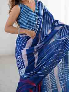 Sari moderne en polyester bleu imprimé avec des accents rouges et une bordure en dentelle miroir pour femmes, vêtements décontractés toutes saisons - Product Image 5