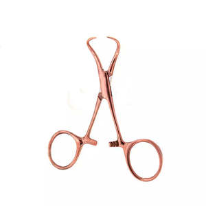 Pinces à serviettes Backhau, pinces à sutures, instruments dentaires manuels en acier inoxydable personnalisables pour usage dentaire, vendues par Grip Surgical - Product Image 4