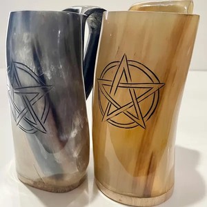 Cuenco Vikingo para Beber de 8 Pulgadas de Largo, Hecho a Mano, con Base de Madera Colorida de Lujo, Capacidad de 32 oz, Copa para Vino Blanco para Fiestas - Product Image 3