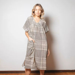 Robe kaftan en coton beige à motifs géométriques imprimés à la main, tenue d'été bohème chic pour femmes - Product Image 1