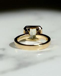 Strahlend Geschliffener Fancy Vivid Yellow Diamantring für Damen Luxuriöser Goldband-Ring - Product Image 3