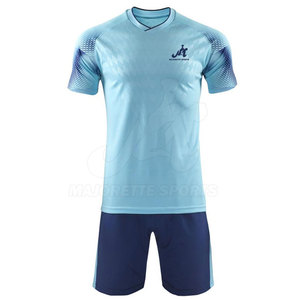 Tenue de football pour homme Elite Sportswear, tissu respirant avancé, séchage rapide, ensemble maillot et short pour toutes les conditions météorologiques. - Product Image 3