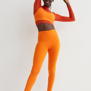 Leggings de sport personnalisés pour femmes, imprimés par sublimation, dernier design, pour le fitness et les entraînements. - Product Image 2