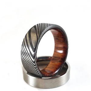 Anillo de boda de acero damasco unisex/anillo de compromiso hecho a mano directo fabricante de cuchillos de acero inoxidable OEM diseño personalizado DIY - Product Image 1
