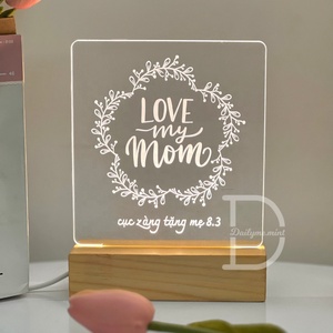 Lampe LED 3D en mica avec thème Mother Love et base en bois pour la décoration de table comme cadeau le 8 mars conçu sur demande. - Product Image 3