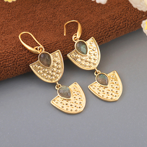 Pendientes de moda para mujer, de labradorita natural con corte de pera, doble piedra preciosa, colgantes, de latón chapado en oro de 18k, con gancho de diseño. - Product Image 3