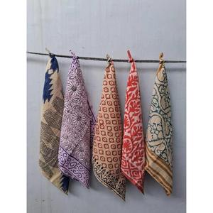 Pañuelo bandana de algodón con estampado bohemio hecho a mano, pañuelo cuadrado con diseño floral indio, pañuelo suave y moderno para la cabeza o el cuello. - Product Image 1