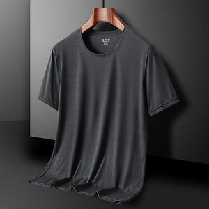 T-shirt de course athlétique personnalisé à séchage rapide, 85 % nylon 15 % élasthanne, respirant, anti-rétrécissement, avec logo sur mesure, à prix abordable - Product Image 2