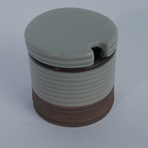 Juego de Tarros de Especias de Cerámica Negra Mate Acanalada de 250 ml con Tapa de Cerámica, Apilables, Resistentes a Fugas, Ecológicos, para Restaurantes, Hoteles y Cafeterías - Product Image 4