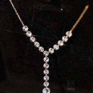 Collier en or 18 carats en forme de Y avec pendentif diamant, bijoux élégants et raffinés pour femmes - Product Image 2