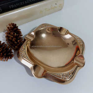 Cenicero Cuadrado de Latón, Diseño Vintage, Artículo Decorativo para el Hogar y Escritorio – Compacto para Cigarrillos, Ideal para Viajes y Uso en Exteriores - Product Image 2