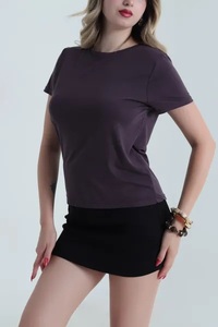 เสื้อยืดคอเต่าสีพื้นสำหรับผู้หญิง EVER GLOW ทรงปกติ แขนสั้น ผ้าฝ้าย 100% ระบายอากาศได้ดี ป้องกันรังสียูวี ป้องกันรอยยับ แห้งเร็ว - Product Image 4