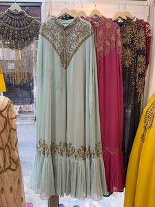 Abaya élégante et modeste en polyester coupe ajustée pour femme, brodée à la main avec des sequins, pour soirée et fête, collection 2026 Designs Eid Dubaï - Product Image 4