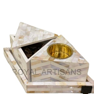 Quemador de incienso Mubkhar con incrustaciones de nácar en madera ecológica Royal Artisans y elegante bandeja de servicio - Product Image 1