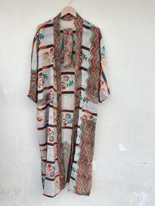 Kimono vintage en soie blanche recyclé cadeau d'anniversaire pour sa robe de nuit - Product Image 2