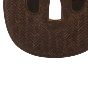 Protector de espada de hierro del período Edo japonés con diseño Asa-Jiro (nudo de cesta) y Nakago-Maki (esquina curva) 8.52cm X 7.98cm - Product Image 5