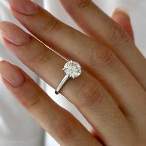 Anillo de Compromiso con Diamante Redondo Brillante de 2.5 Quilates, Corte Catedral, en Oro Blanco, Certificado IGI - Product Image 4